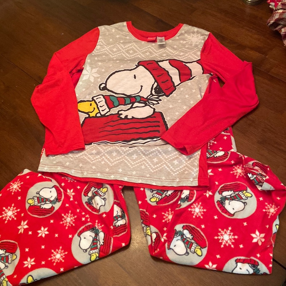 Womens Peanuts Christmas pajamas